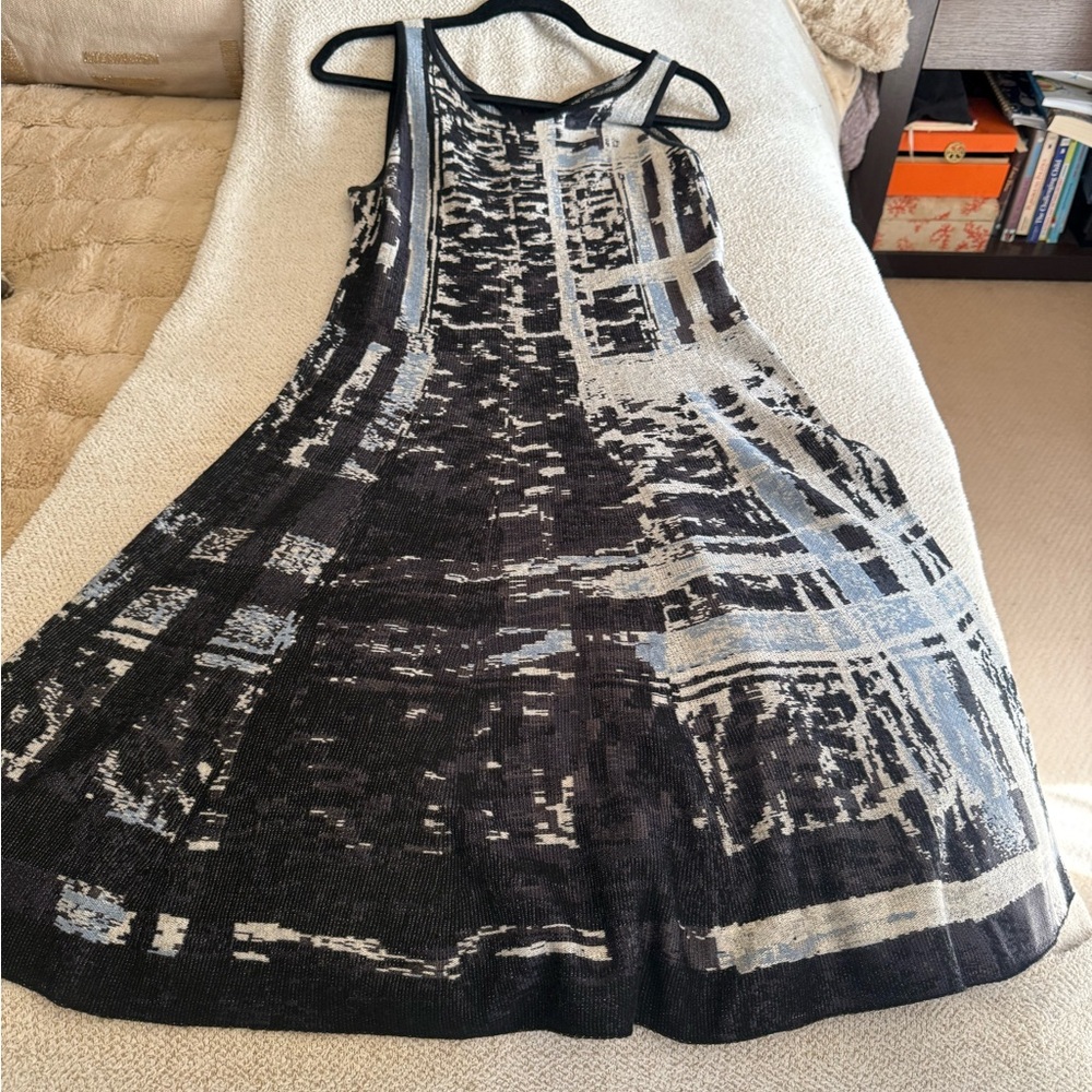 Elegant Black and Gray Patterned Dress